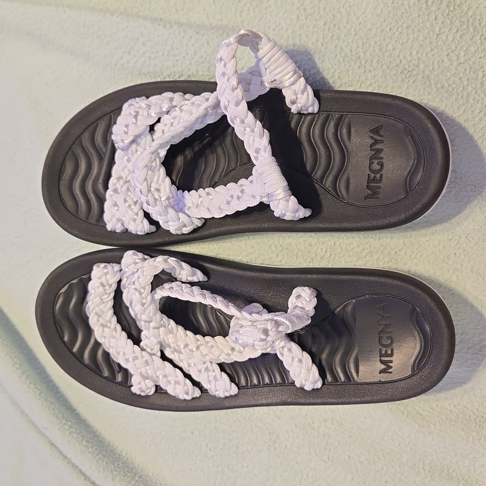 Megnya Sandals